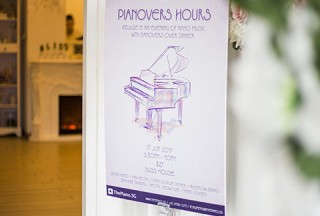 Pianovers Hours, Poster at the entrance of the House