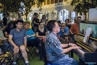 Pianovers Meetup #86, Chris Khoo performing