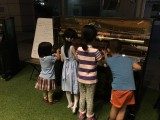 Pianovers Meetup #1, Four children having fun at the piano