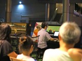 Pianovers Meetup #17, Isao performing for a crowd