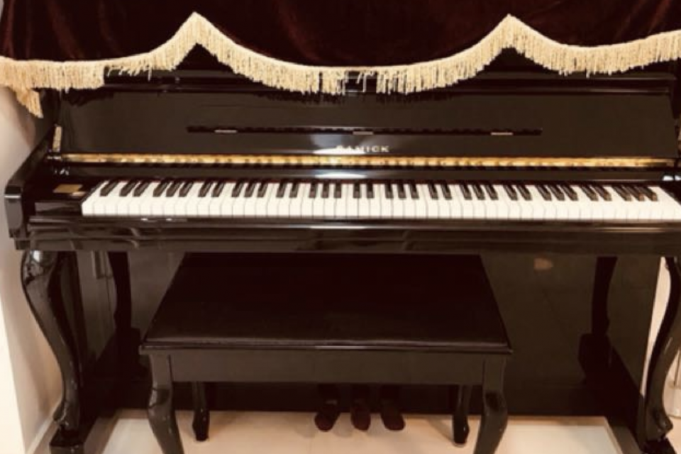 used samick piano