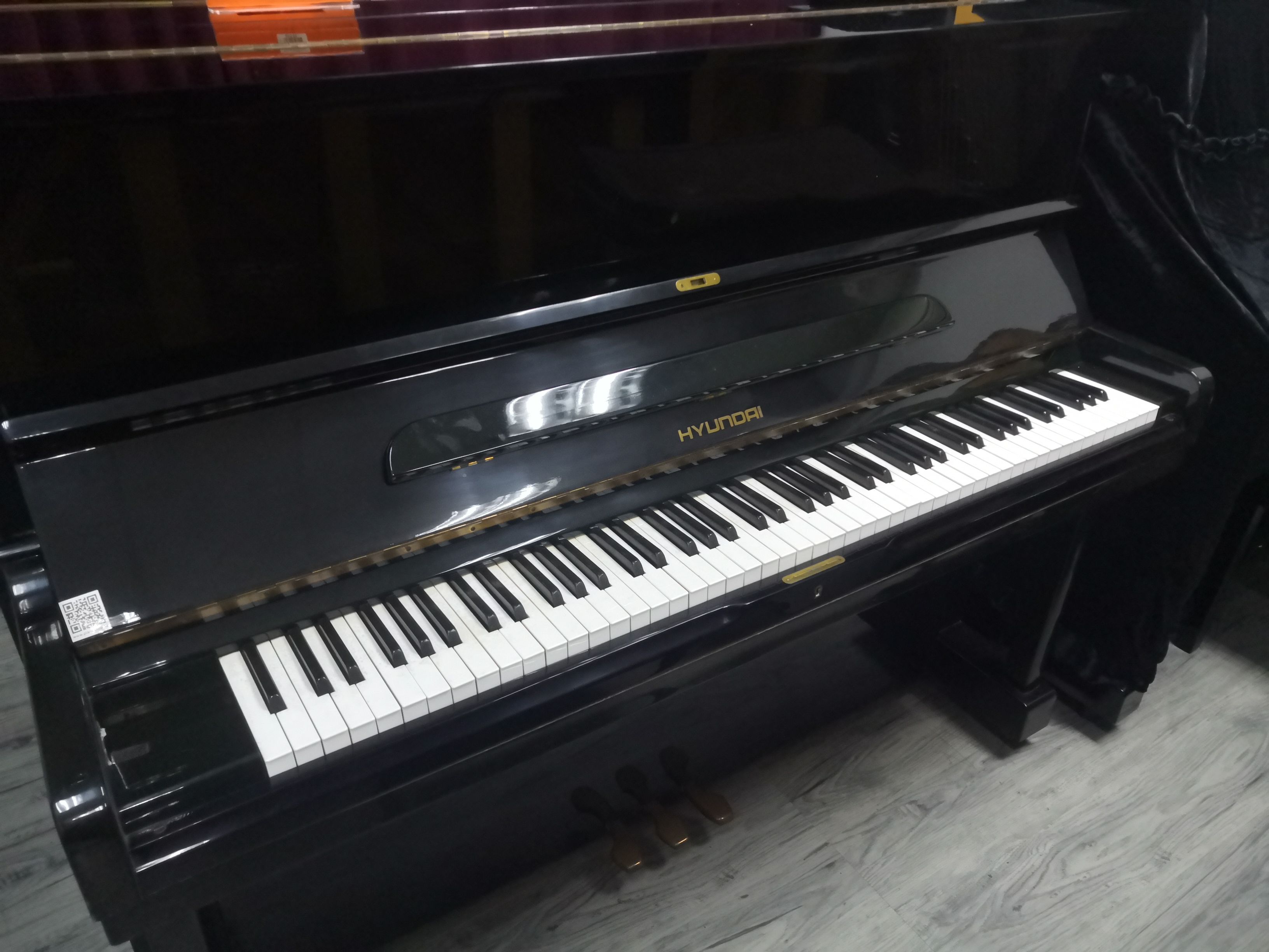 HYUNDAI piano, black, height 1.21m Used Piano ThePiano.SG