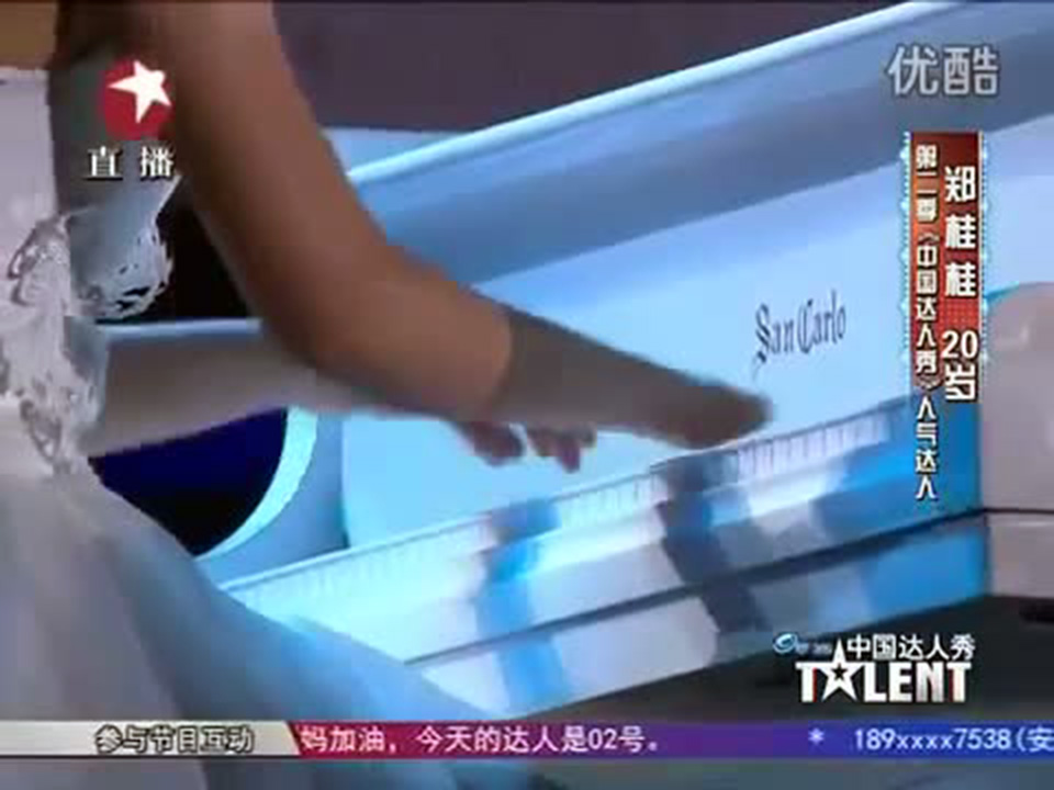 A Disabled Girl Without Fingers Plays The Piano