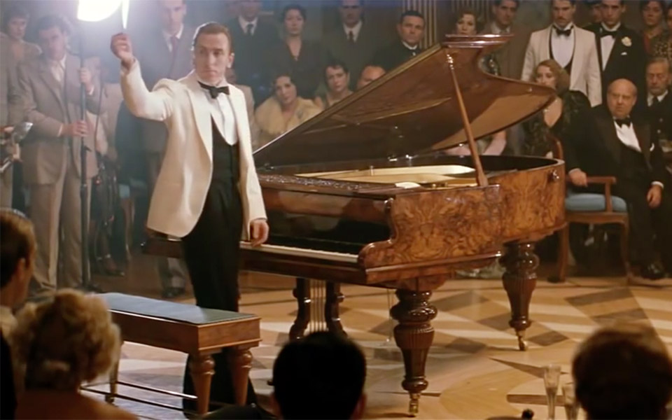 The Piano Duel in the Legend of 1900